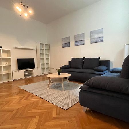 Stylish Apt Near Urania 1Br Leilighet Wien Eksteriør bilde