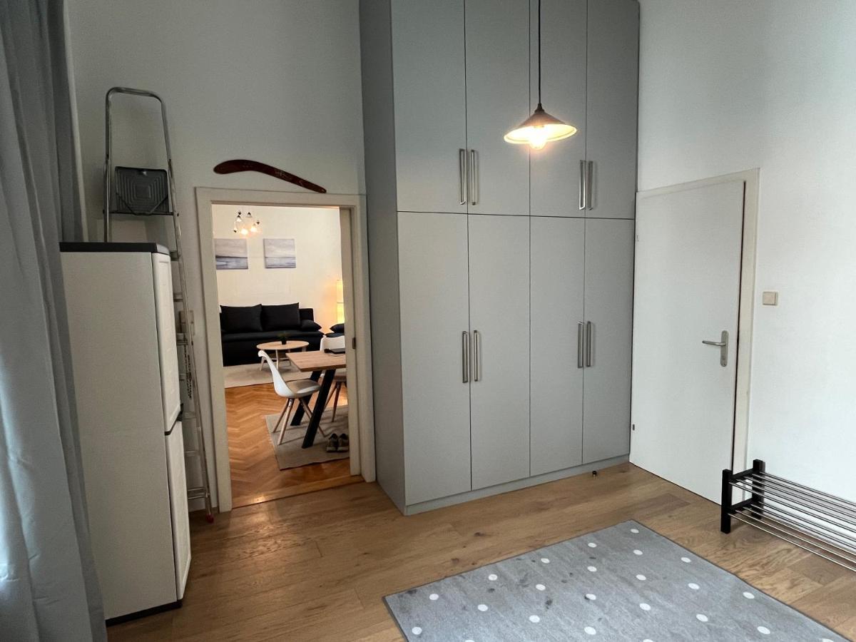 Stylish Apt Near Urania 1Br Leilighet Wien Eksteriør bilde