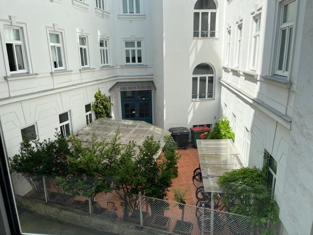 Stylish Apt Near Urania 1Br Leilighet Wien Eksteriør bilde