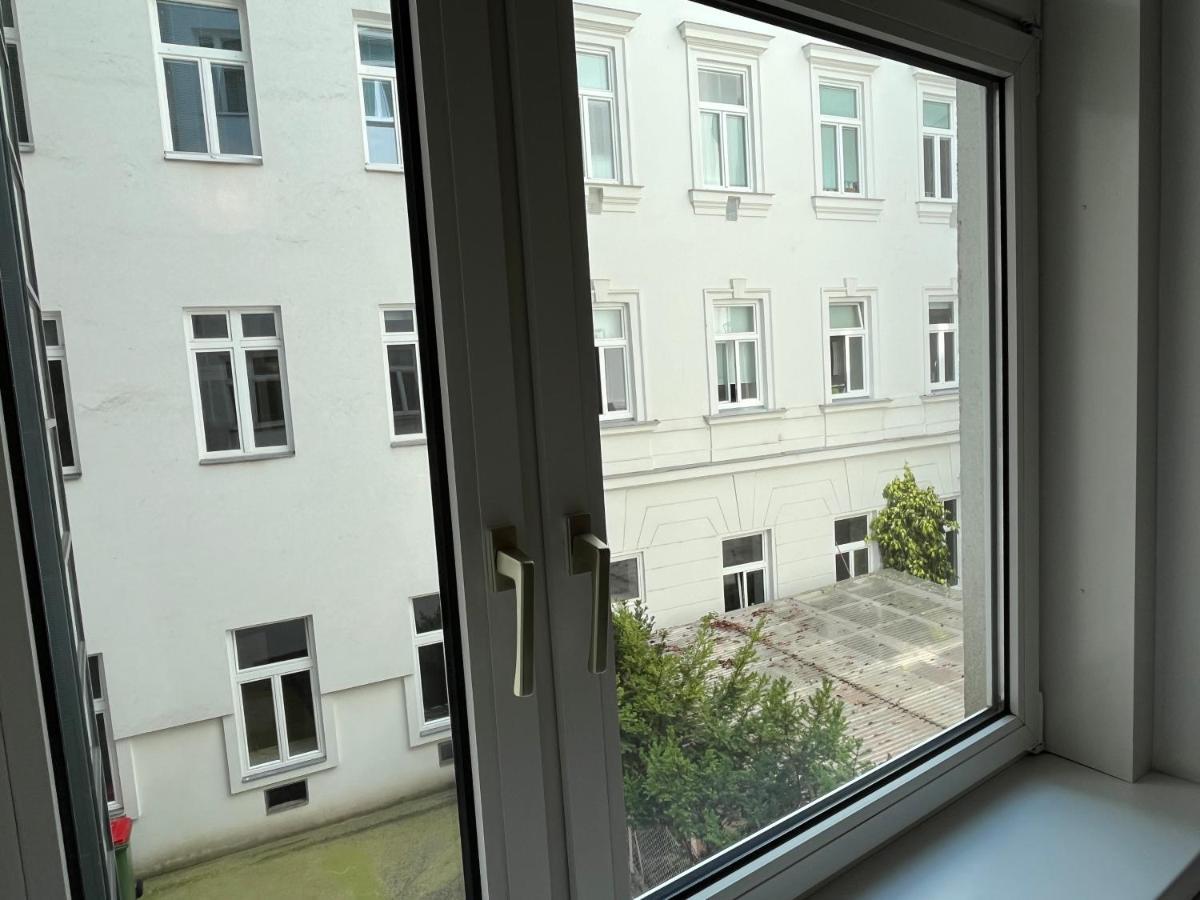 Stylish Apt Near Urania 1Br Leilighet Wien Eksteriør bilde