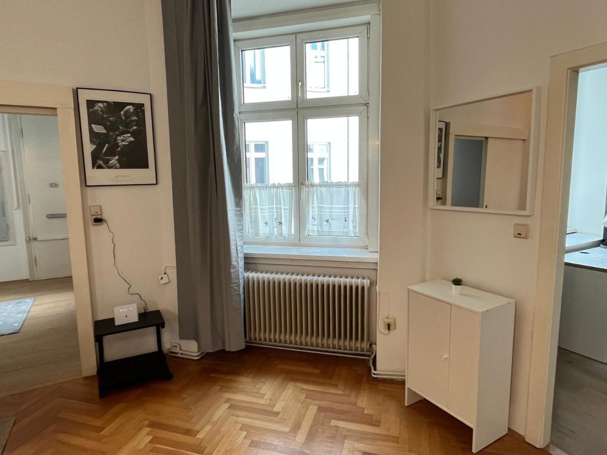 Stylish Apt Near Urania 1Br Leilighet Wien Eksteriør bilde