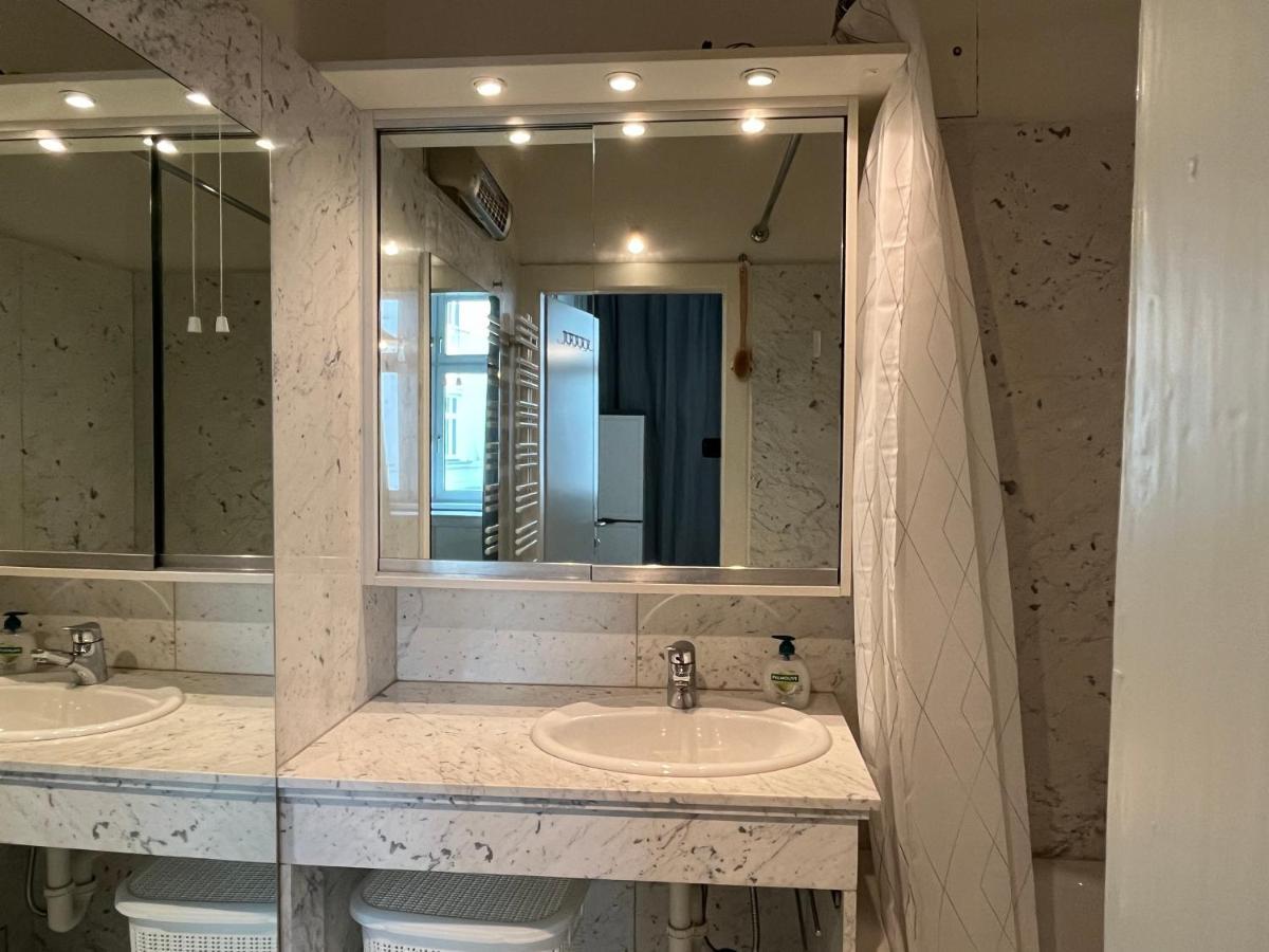 Stylish Apt Near Urania 1Br Leilighet Wien Eksteriør bilde