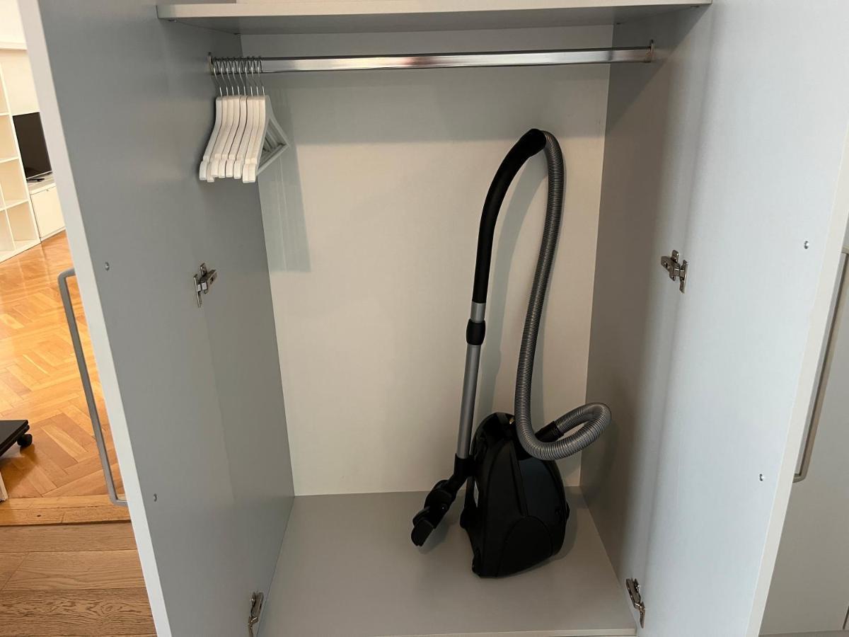 Stylish Apt Near Urania 1Br Leilighet Wien Eksteriør bilde